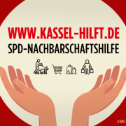 Hände die Webadresse umrahmen (Grafiken designed by Freepik & flaticon)