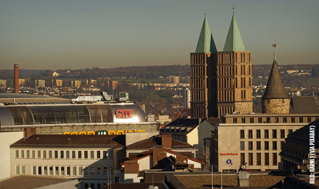 Blick auf Kasseler Martinskirche über die Dächer der Innenstadt (Copyright: Barni 1 via Pixabay)